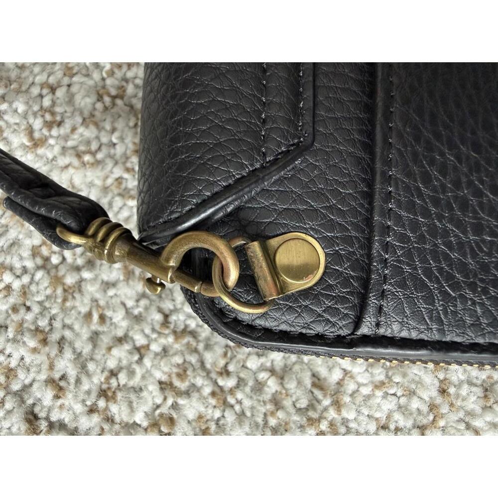 Black Relic Vegan Leather Textured Classic Designer Crossbody Bag - Picture 3 of 7